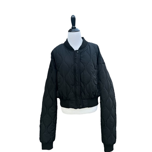 NWOT Pretty Little Thing Black Cropped Crop Puffer Jacket Quilted Coat Size 12 - Picture 2 of 6